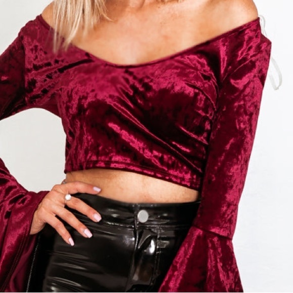 S Levine Crushed Velour Fit & Flare Top Cranberry V-neck Festive Bell Sleeve SM - Picture 13 of 13